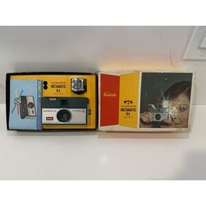 Vintage Kodak Hawkeye Instamatic R4 Camera w/Original Box, Pamphlet & Flash Bulb